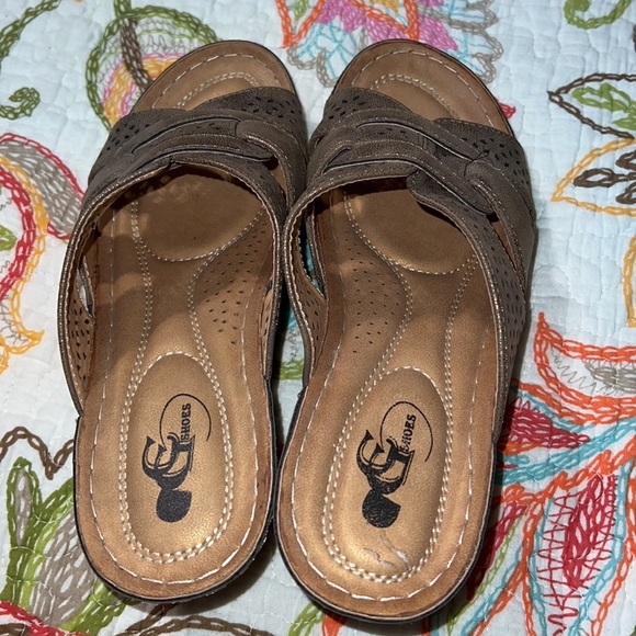 GC womens size 38 (7.5) wedge sandals bronze slip on summer causal church buckle - Picture 3 of 8